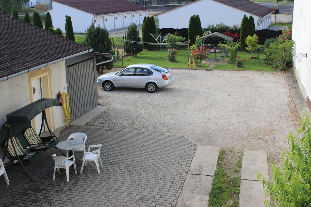 Hugi Panzio Hotel Nagykanizsa Esterno foto